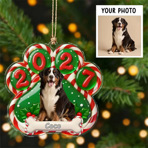 Personalized dog paw print Christmas acrylic keychain, can be customized with pet photos.