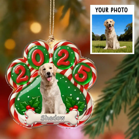 Personalized dog paw print Christmas acrylic keychain, can be customized with pet photos.