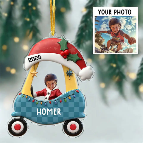 Customizable acrylic Christmas car decorations for children, with personalized photos printed on them.