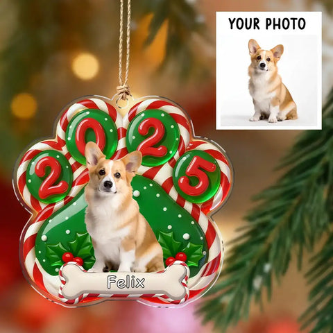 Personalized dog paw print Christmas acrylic keychain, can be customized with pet photos.